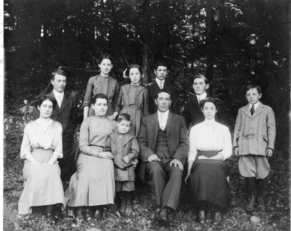 George & Libby Carey family 1913